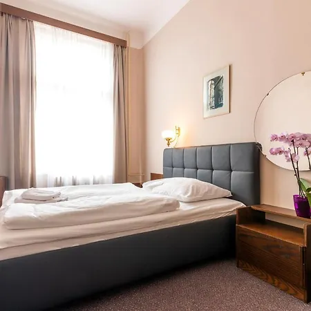 Отель Slovan 3*